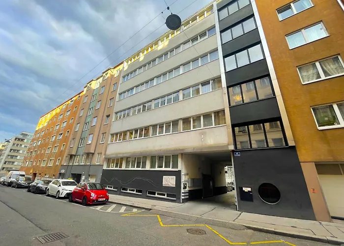 Stylish Home Near City Center