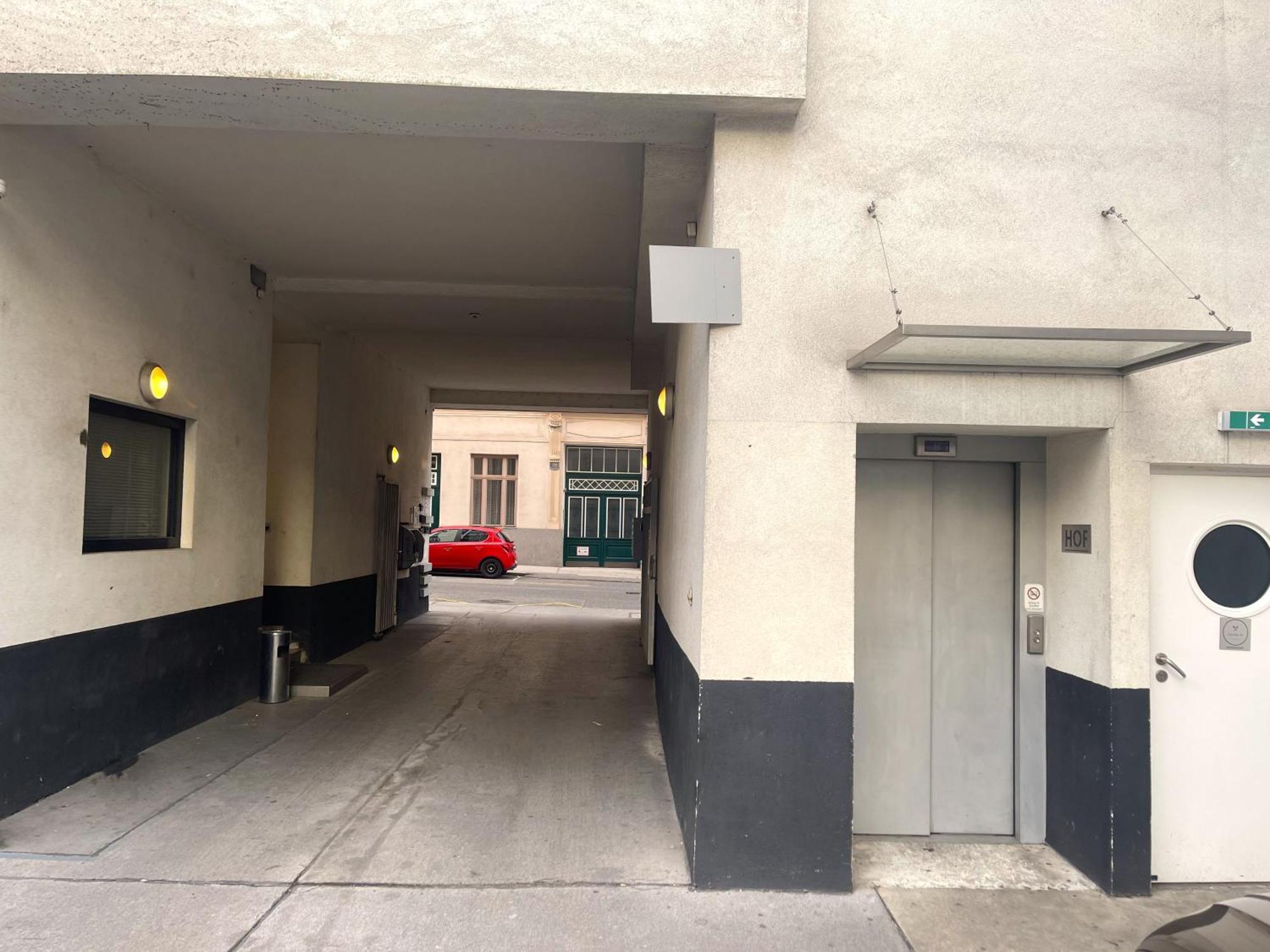 Stylish Near Center Wien